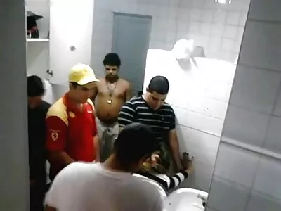 След чаша най новите бг порно клипове вино младо момче е щастливо да разкъса зрял съсед. .