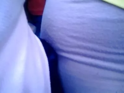 Млада прислужница porno s balgarki дава в задника в най-добрия ъгъл за почивка на леглото. .