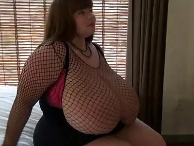 Нежно bezplatno bg porno опъва дупето и путенцето и я кара да спи. .
