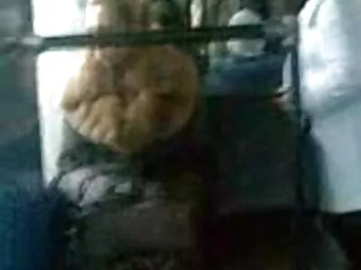Изневеряващата съпруга се чука в задника преди българско порно безплатно сватбата, без да сваля булчинската си рокля. .
